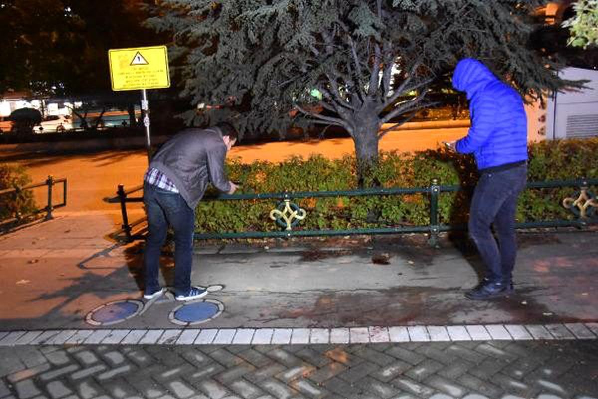 Eski eşini satırla yaralayan saldırgana mahalleliden dayak