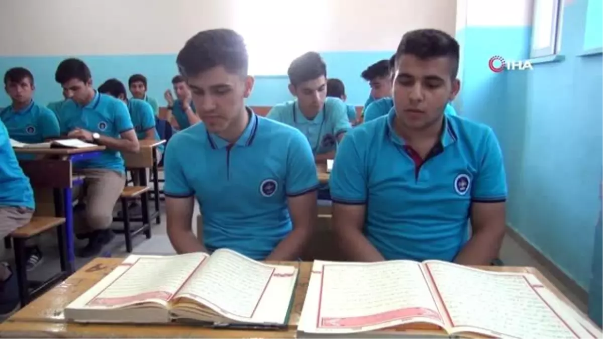 İmam hatiplilerden Barış Pınarı Harekatı\'na Fetih Suresi ile destek