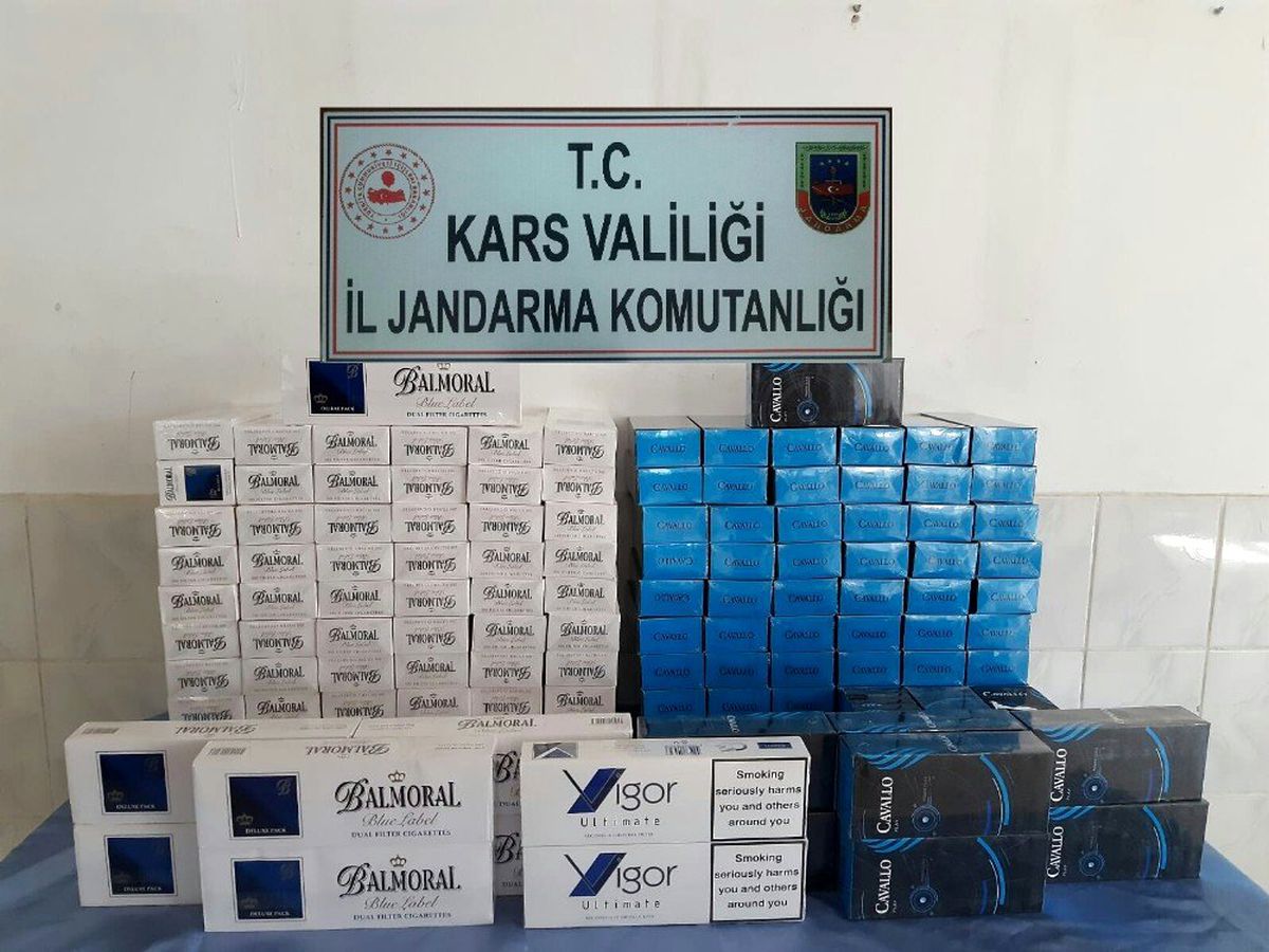 Kars\'a bin 450 paket kaçak sigara yakalandı