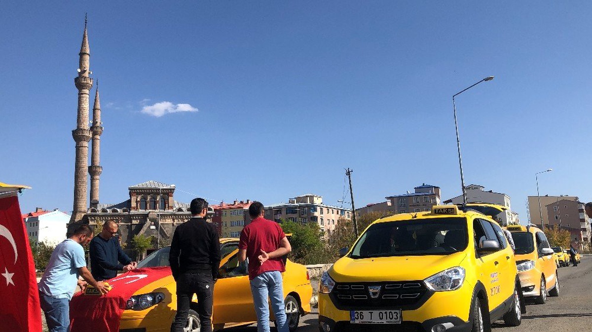 Karslı taksicilerden Barış Pınarı Harekatı\'na destek