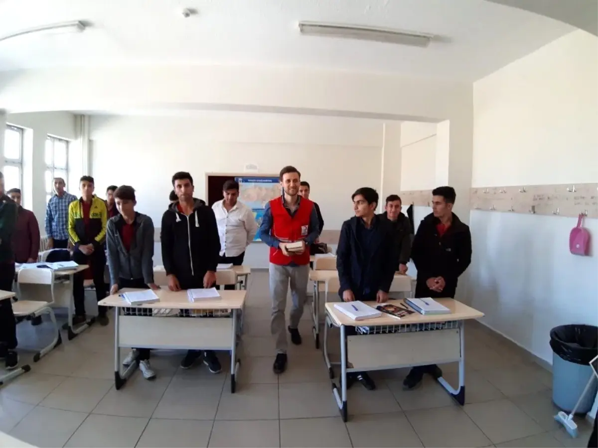 Kızılay heyetinden öğrencilere ziyaret