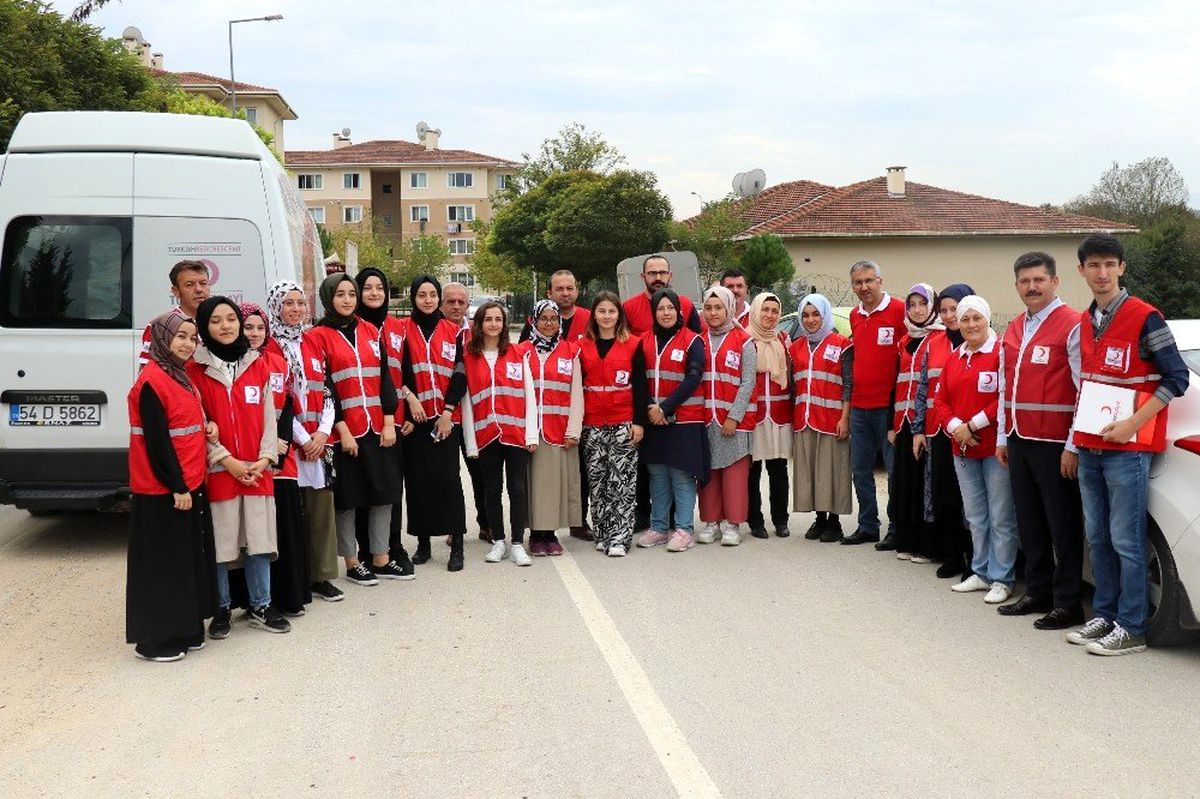 Kızılay, ihtiyaç sahibi bin 650 aileye kıyma ve kuşbaşı yardımı yaptı
