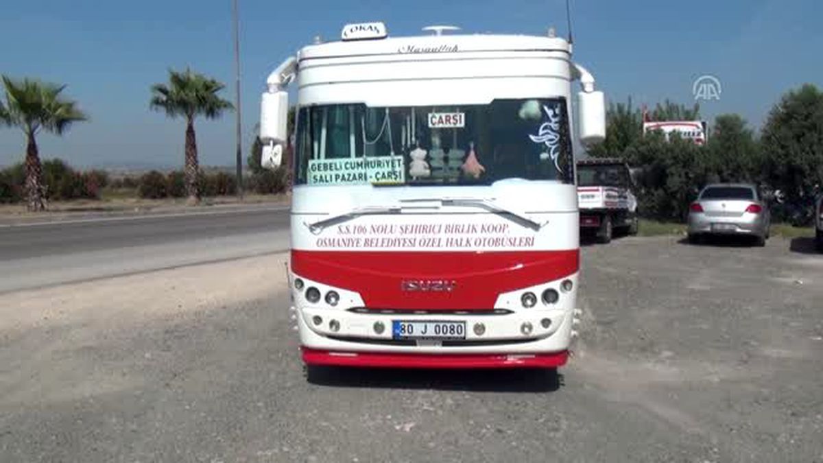 Kullandığı halk otobüsünü oyuncakçıya çevirdi