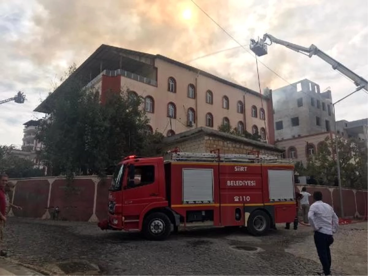 Kuran kursunun çatısında çıkan yangın itfaiye ekiplerince söndürüldü