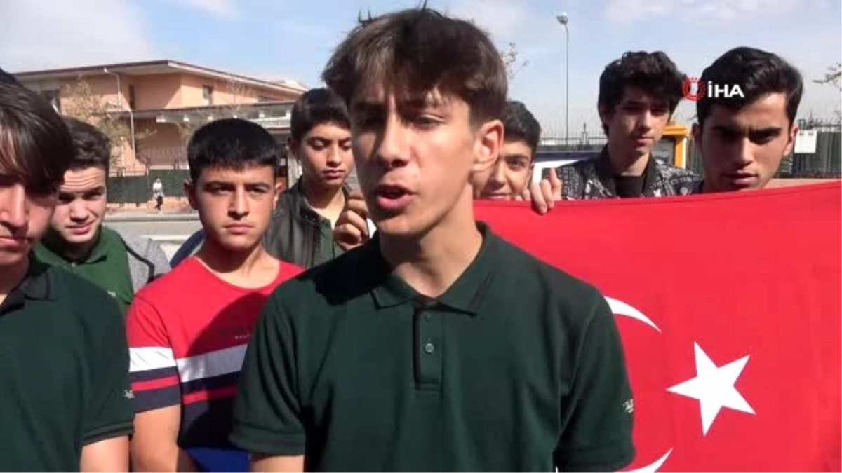 Lise öğrencileri Barış Pınarı Harekatı\'na katılmak için askerlik şubesine başvurdu
