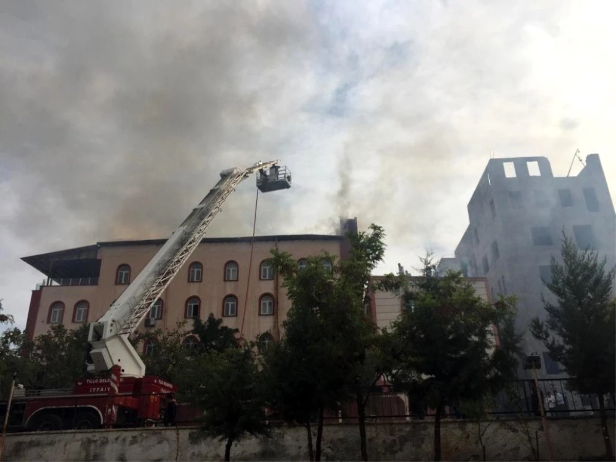 Siirt\'te Kur\'an kursu binasında yangın: 80 öğrenci tahliye edildi