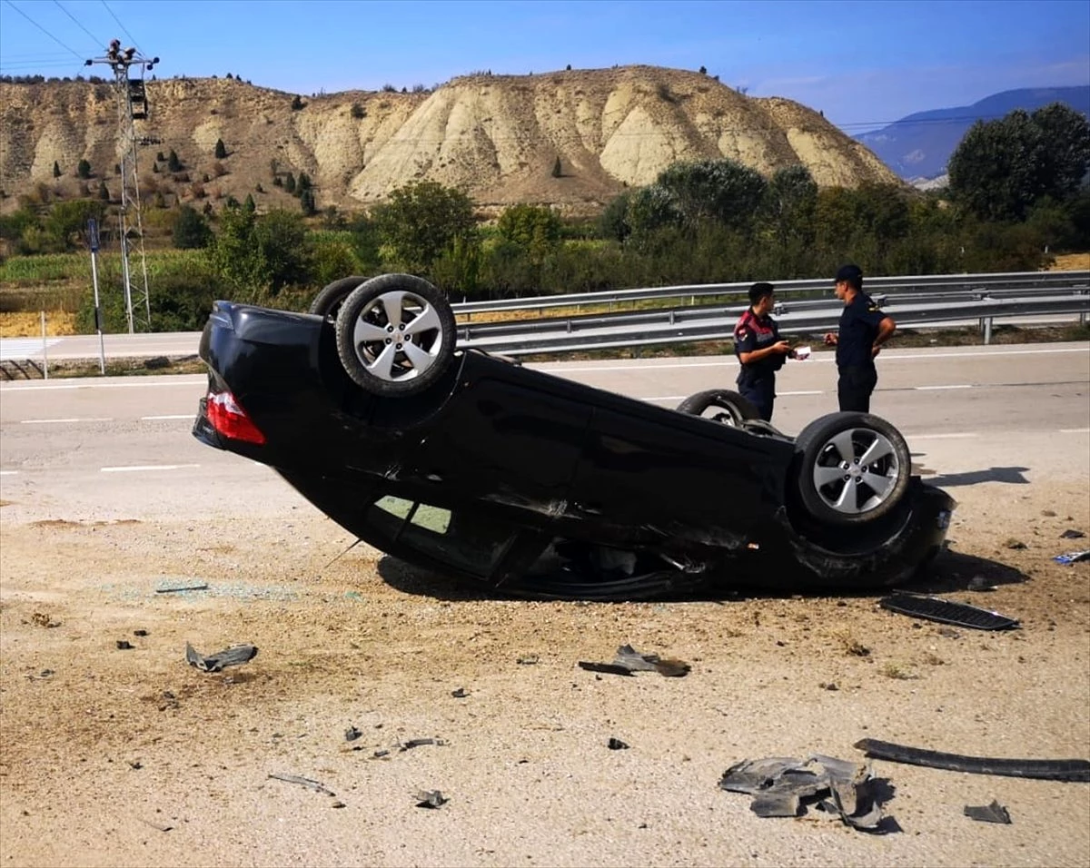 Sinop\'ta devrilen otomobilin sürücüsü yaralandı