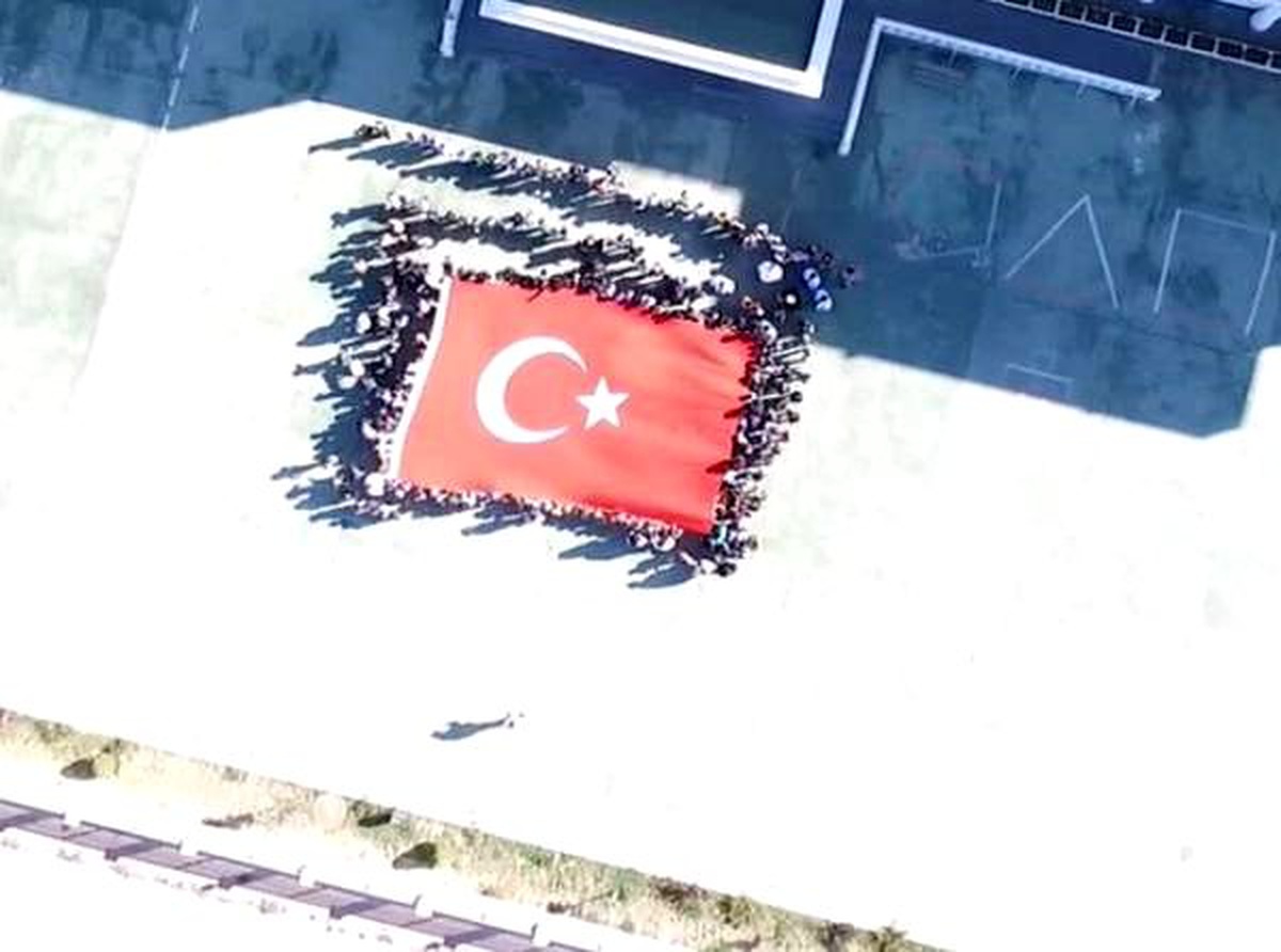 Sivas\'ta, öğrencilerden mehmetçiğe destek