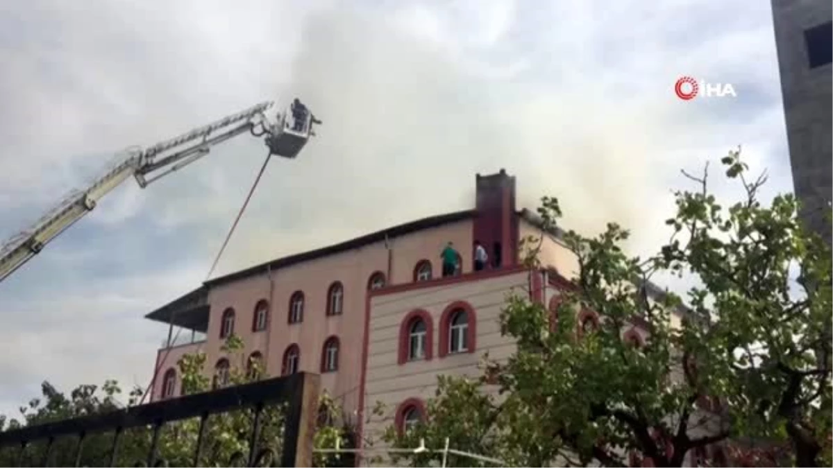 Tillo\'da Kur\'an kursu binasında yangın: 80 öğrenci tahliye edildi
