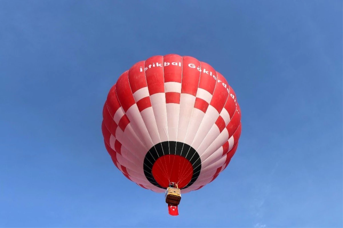 Türkiye\'nin ilk yerli ve milli sıcak hava balonu Kapadokya\'da uçtu