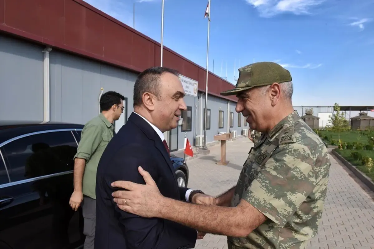 Vali Soytürk\'den Tümgeneral Uzun\'a ziyaret