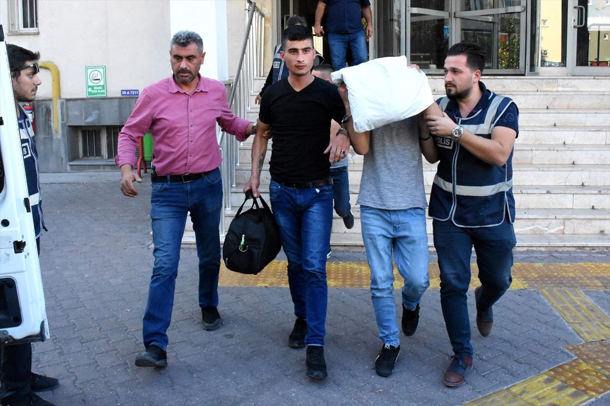 Aranan hükümlüler kovalamaca sonucu yakalandı
