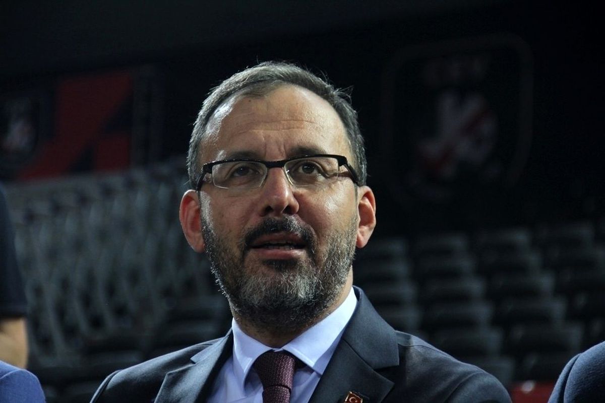 Bakan Kasapoğlu\'ndan İbrahim Çolak\'ı tebrik telefonu