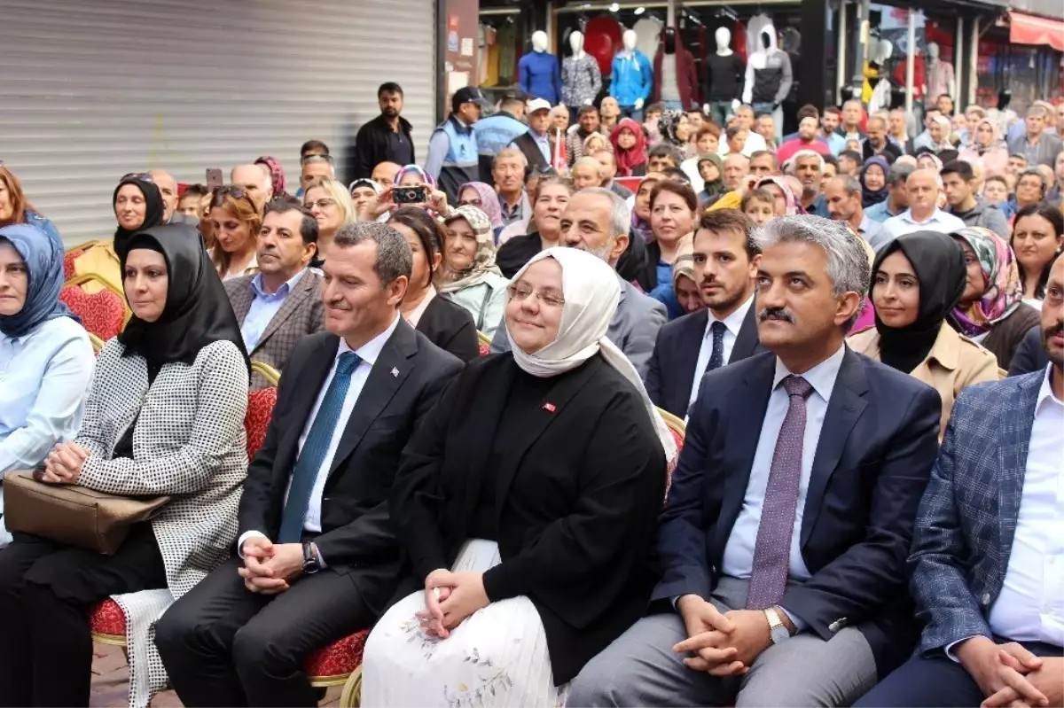 Bakan Selçuk, Zeytinburnu Kariyer Merkezi\'nin açılışına katıldı