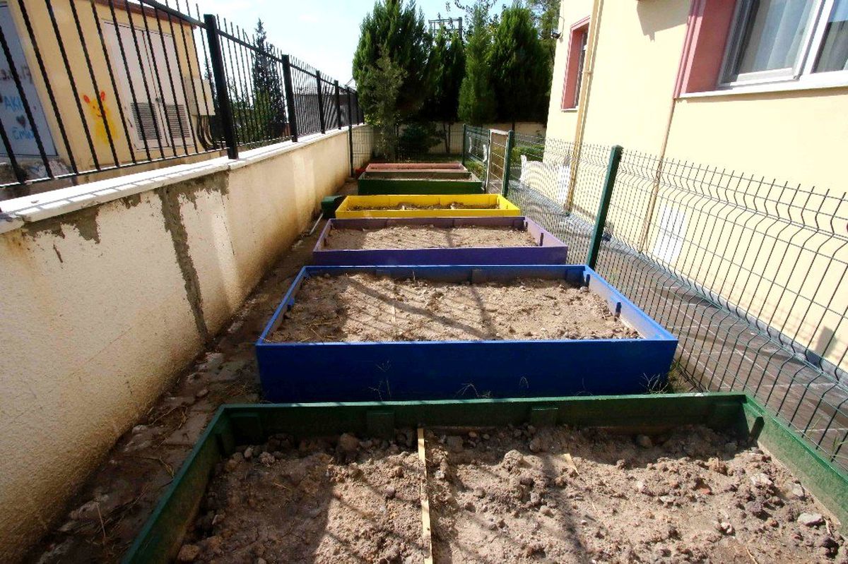 Bayraklı\'da okullar yenileniyor
