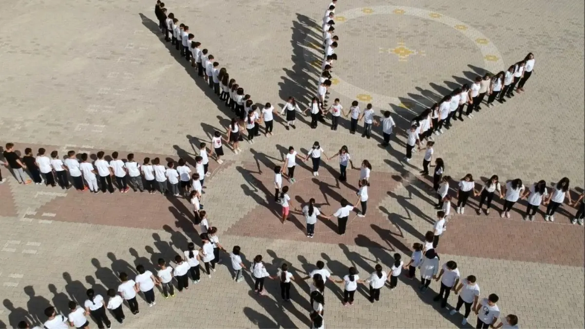 "Dünya Atabarı Oynuyor"projesinde Malatyalı öğrenciler göz doldurdu