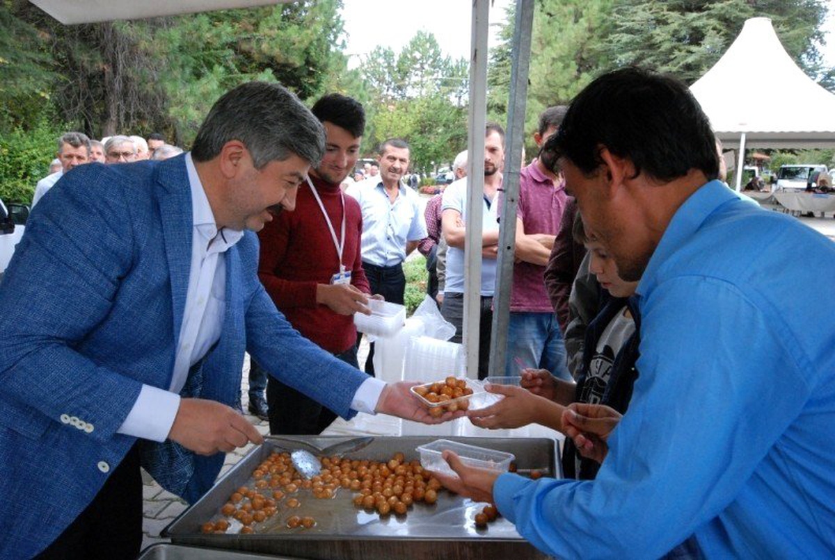 Gediz Belediyesi\'nden vatandaşlara lokma ikramı