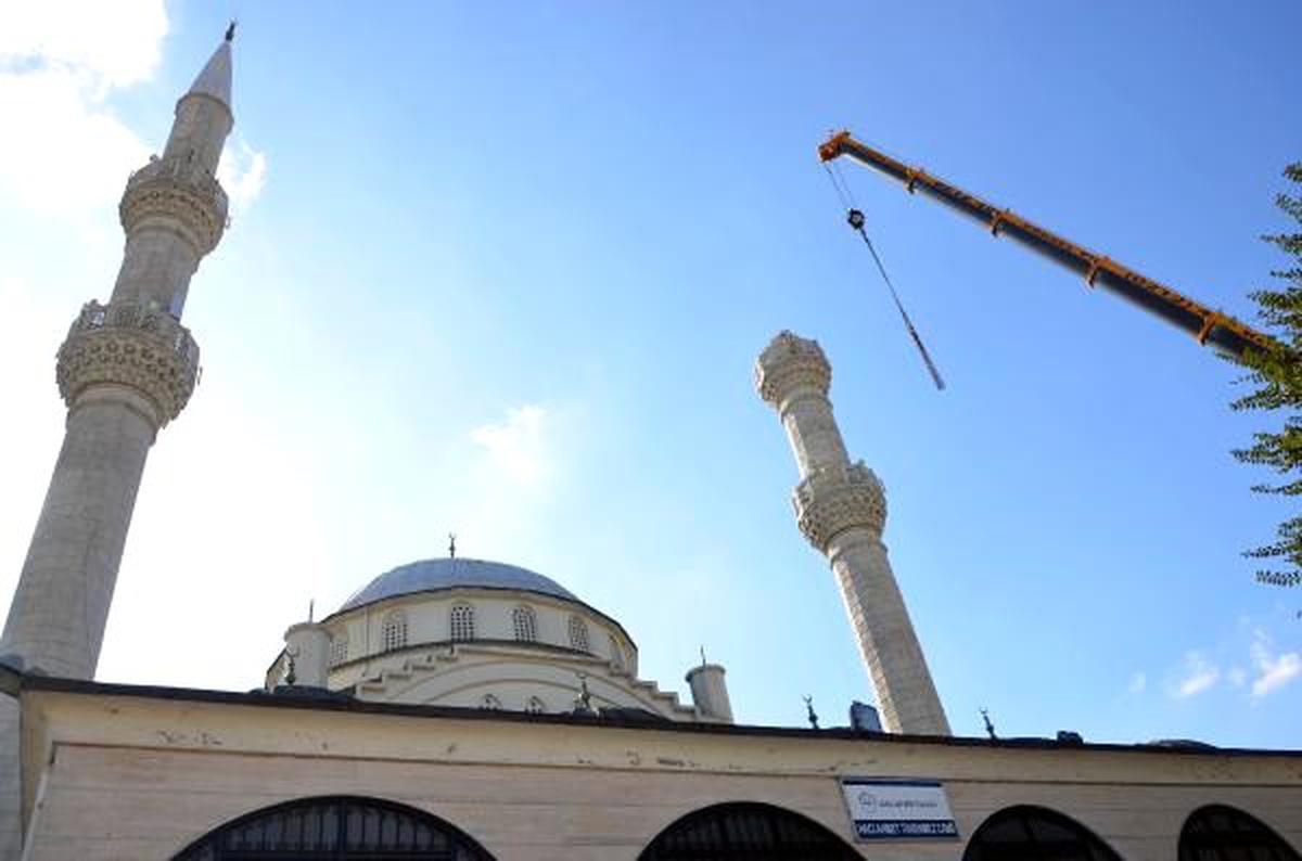 (havadan fotoğrafla) Avcılar\'da yıkılan minarede 14 yerine 8\'lik demir kullanıldığı ortaya çıktı
