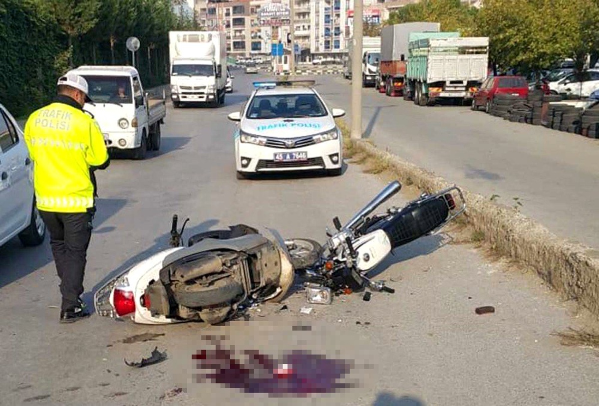 İki motosiklet kafa kafaya çarpıştı: 2 yaralı