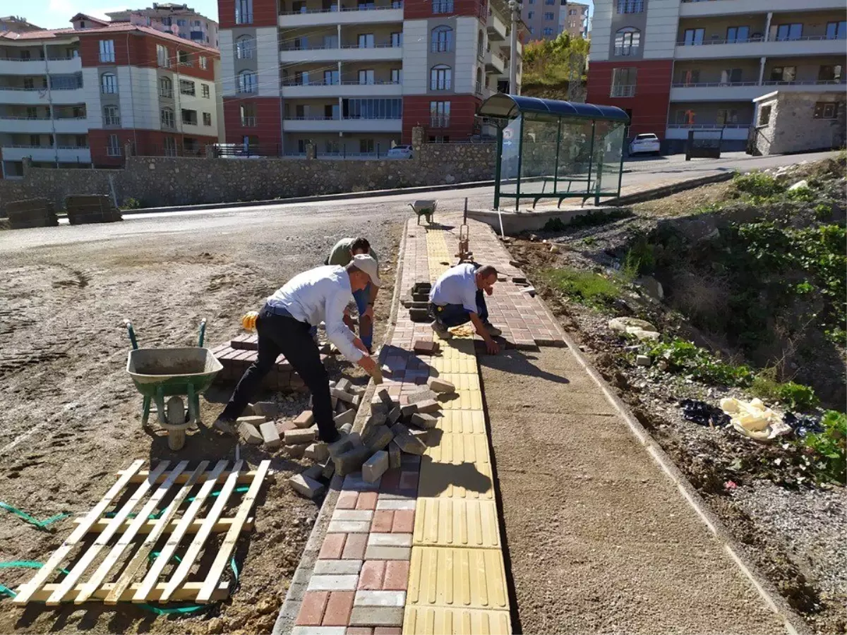 Kaldırım çalışmaları devam ediyor