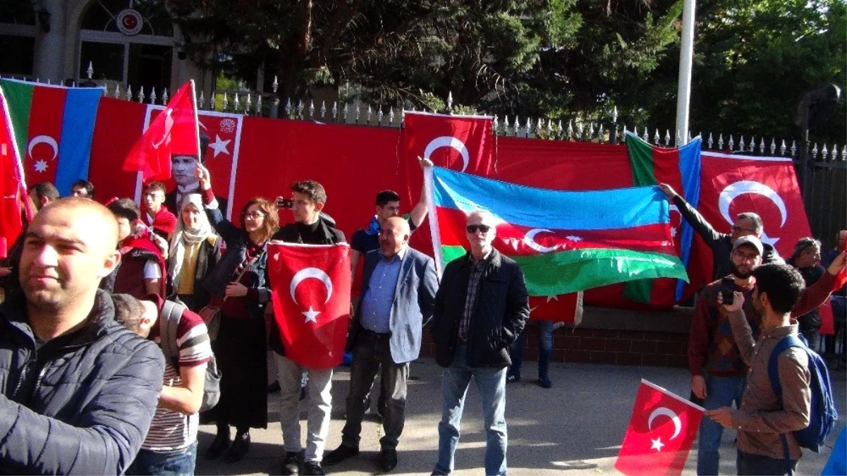 Macaristan\'daki Türkler\'den YPG/PKK yandaşlarına tepki