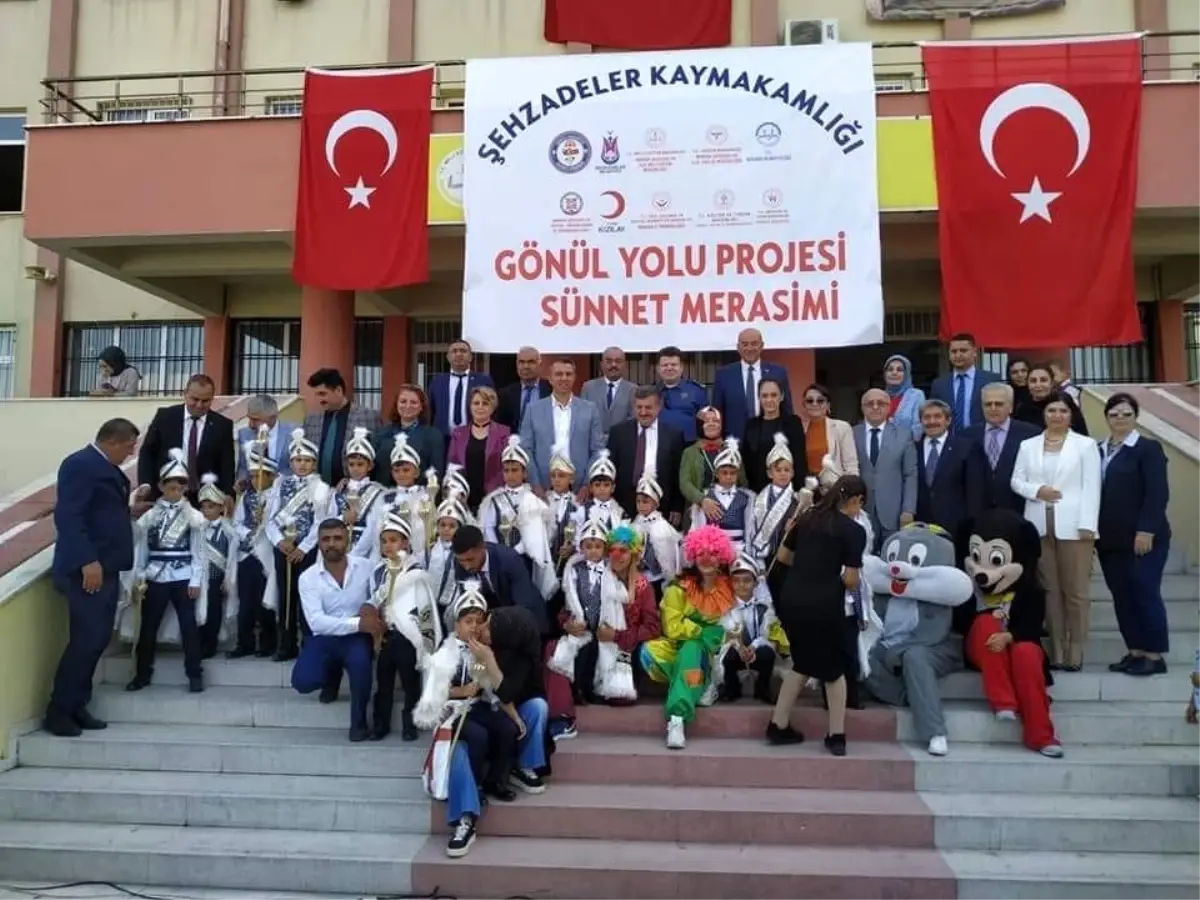 Manisa\'da 50 çocuk için toplu sünnet şöleni