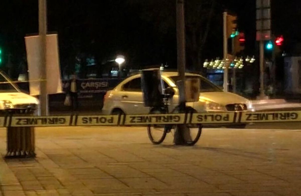 Meydan\'da şüpheli bisiklet paniği