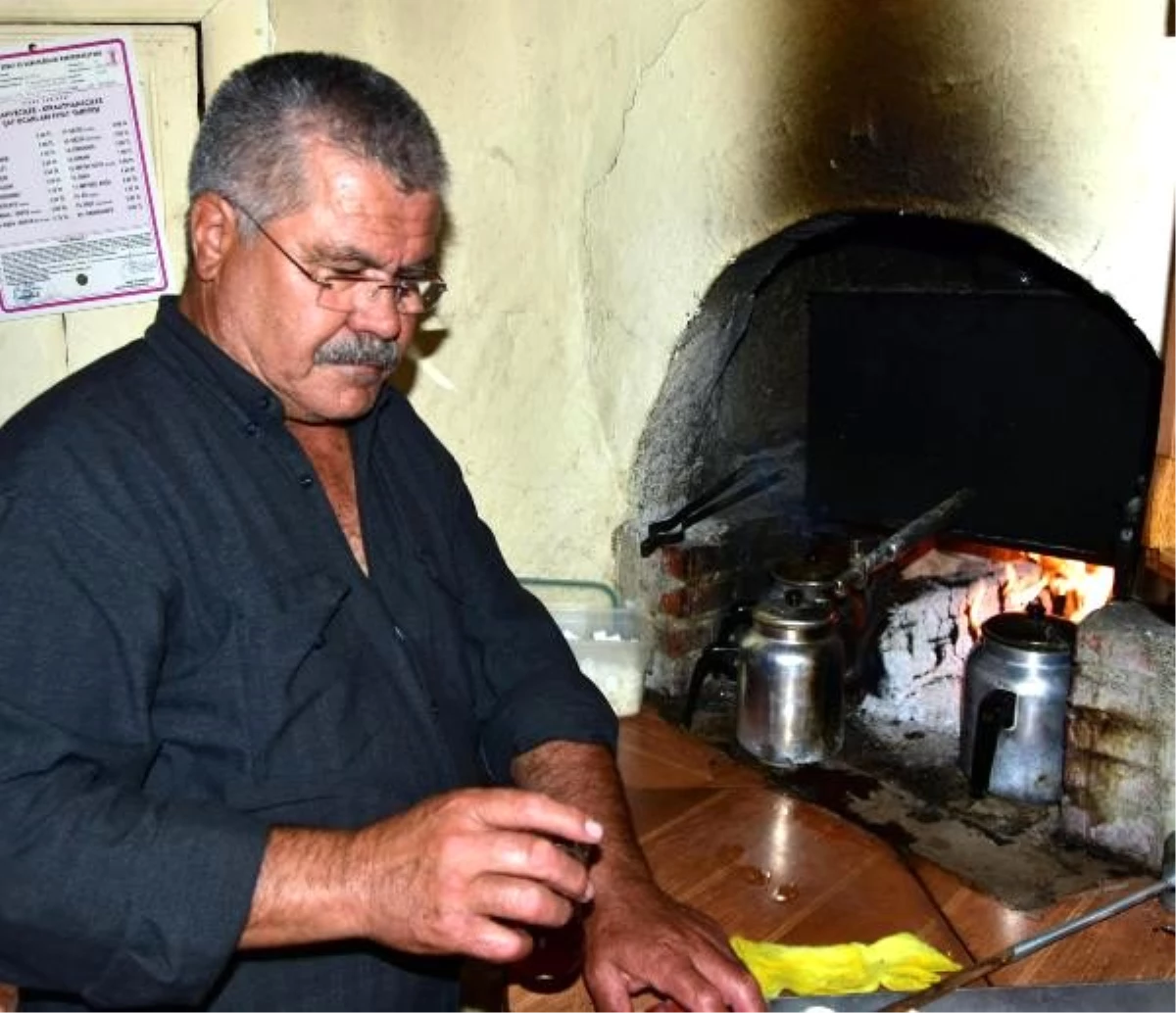 Odun ateşi ve kaynak suyuyla pişen çayın tadına doyulmuyor