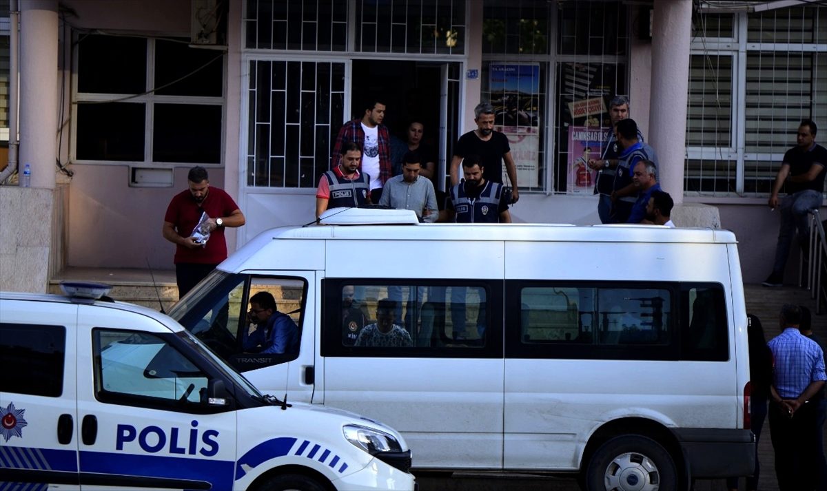 Rüşvet karşılığı yasa dışı geçiş iddiası