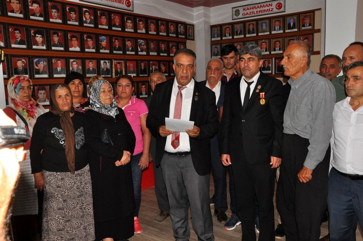 Şehit aileleri ve gazilerden Barış Pınarı harekatını destek