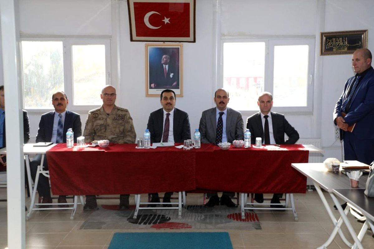 Vali Öksüz, Paşaçayır mahallesi sakinleriyle buluştu