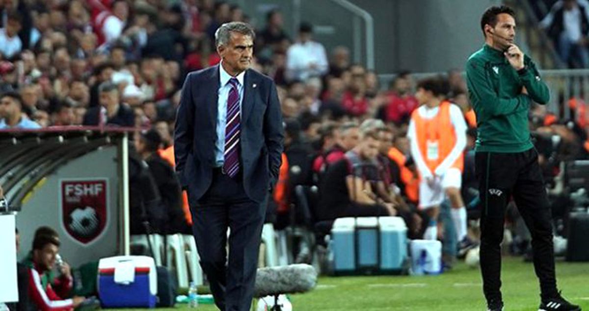 Şenol Güneş\'in olay yaratan kıyafetiyle ilgili resmi açıklama: Kombini biz belirliyoruz