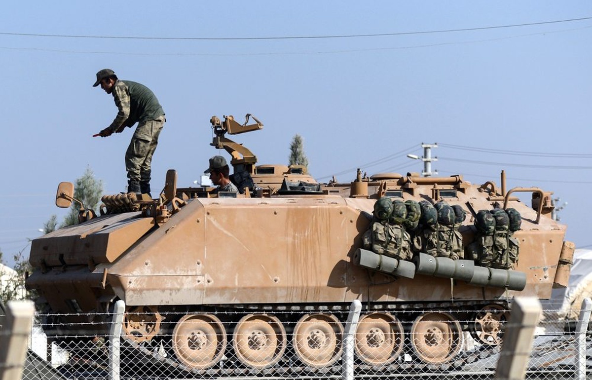 Türk tankları Telabyad\'a girmek için bekliyor