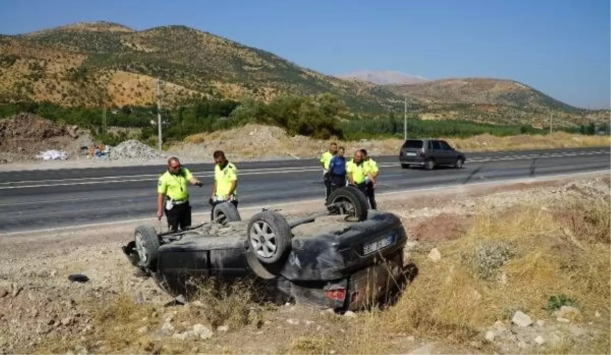 Adıyaman\'da otomobil takla attı: 2 yaralı