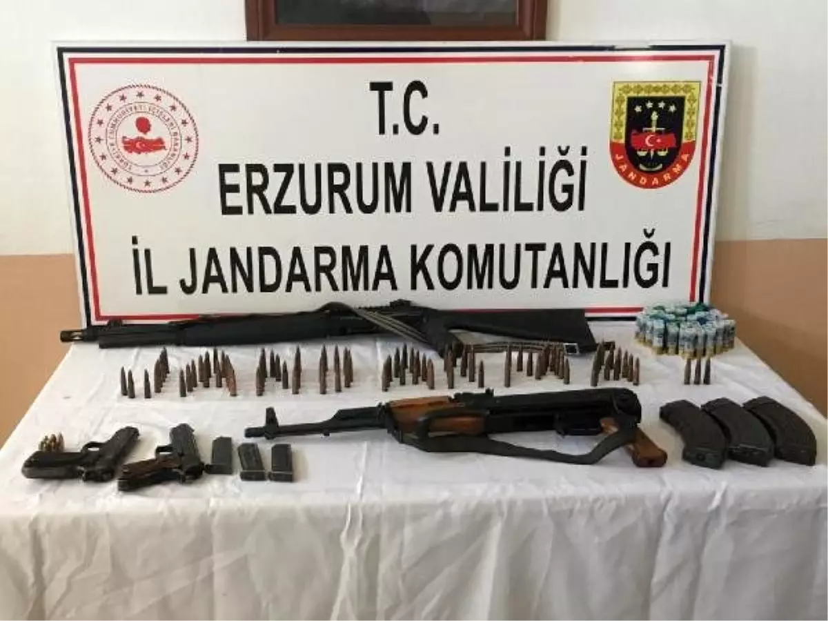 Araçlarında kalaşnikof ve tabancalarla yakalandılar