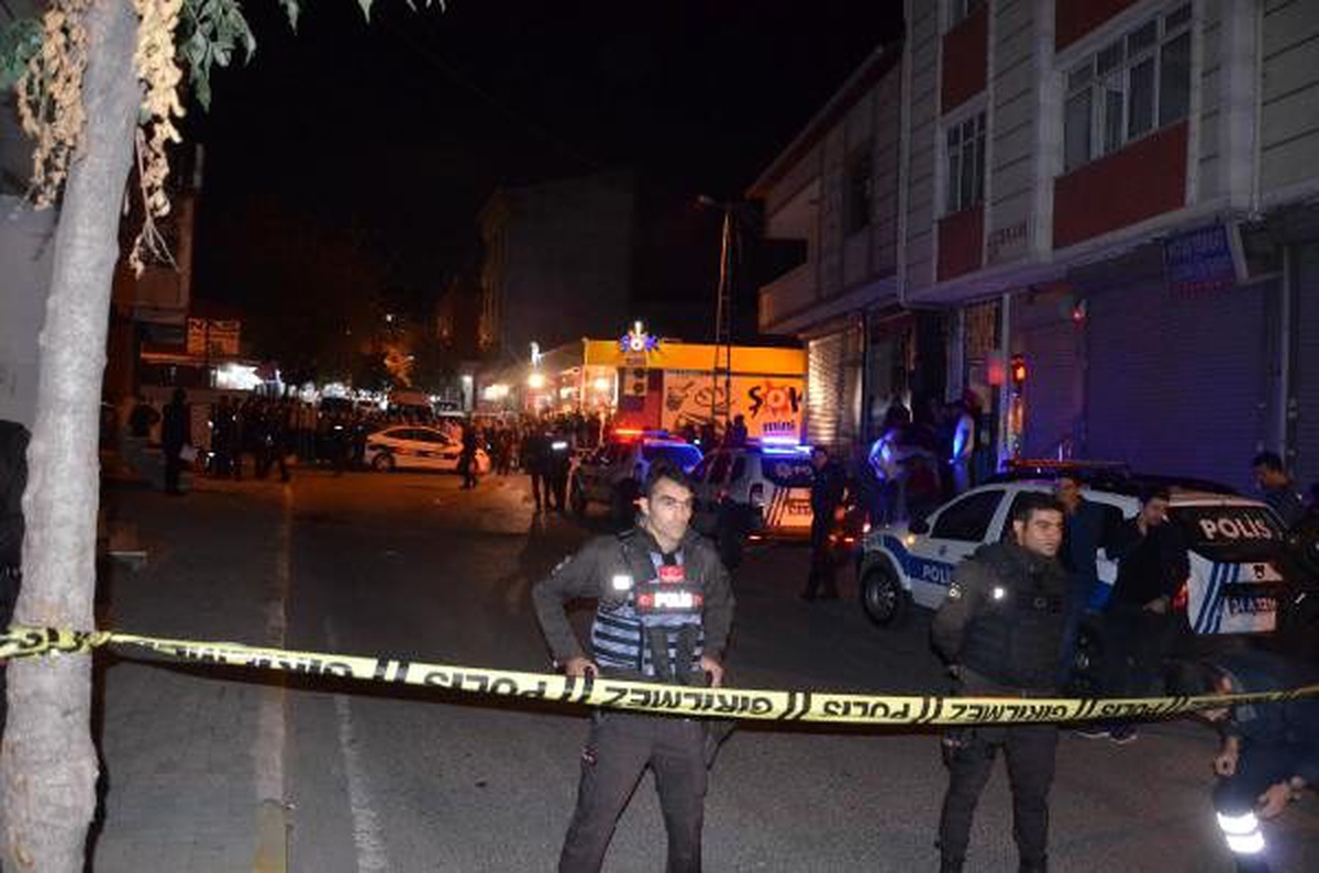 (avcılar\'da silahlı kavga: 3 yaralı, 6 gözaltı