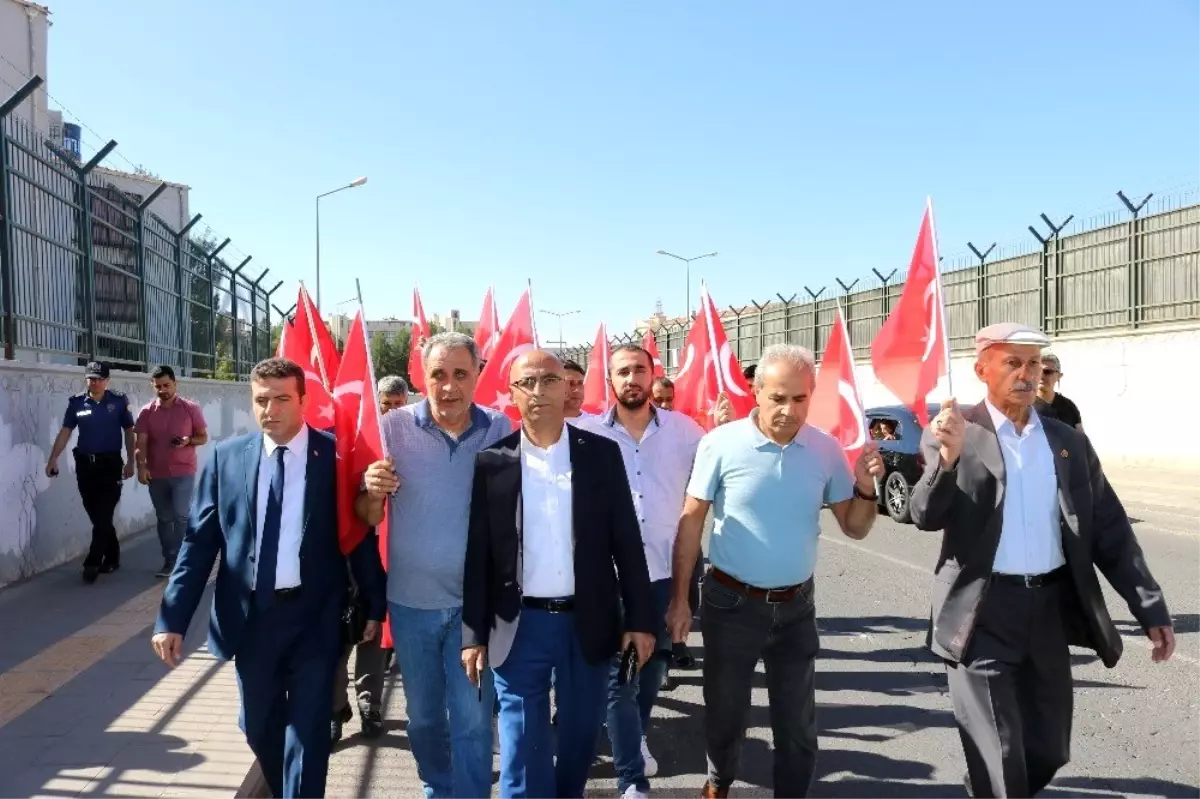 Diyarbakırlı vatandaşlardan Barış Pınarı Harekatı için gönüllü askerlik başvurusu