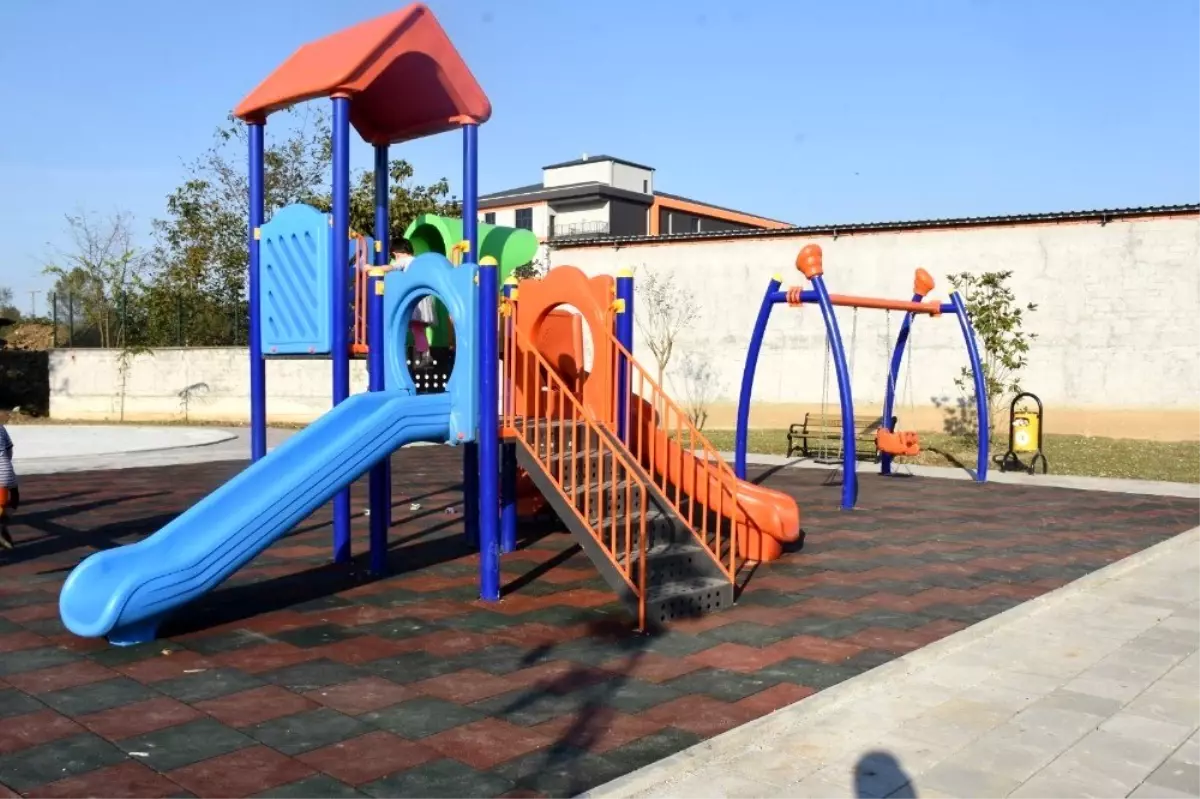 Düzce Belediyesi park ihtiyaçları bir bir tamamlanıyor