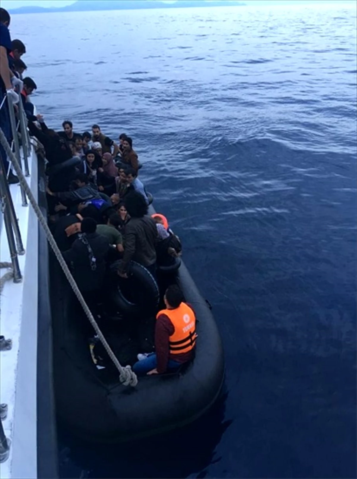 Ege Denizi\'nde 32 düzensiz göçmen yakalandı