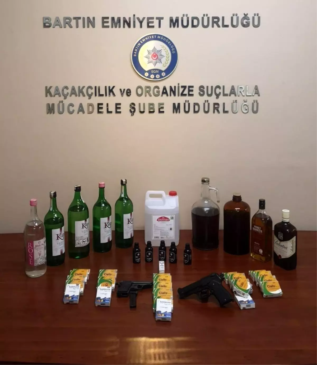 Emniyetten sahte içki ve cinsel uyarıcı hap operasyonu