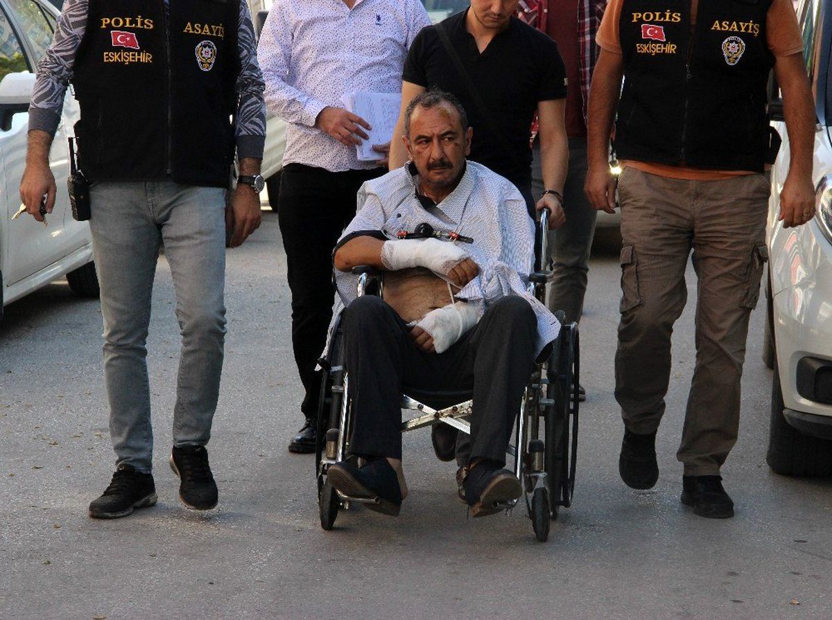 Eski eşini satırla yaralayan şüpheli tutuklandı