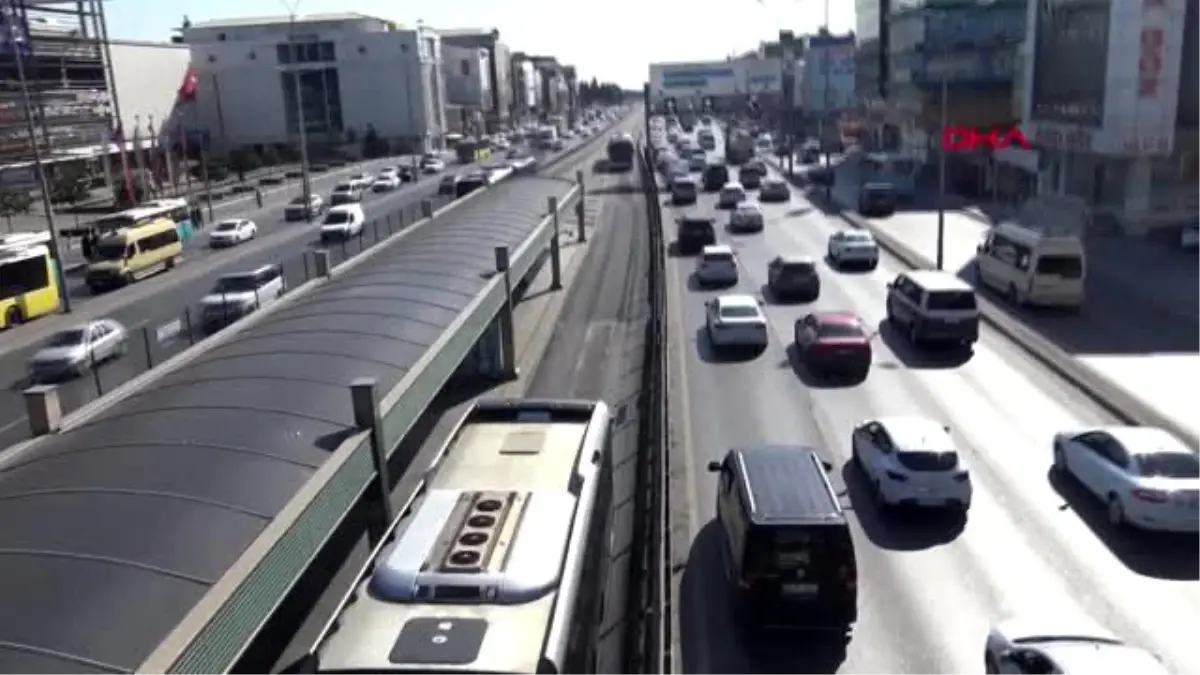 Genç kız çığlık attı, metrobüsteki şüpheli yakalandı