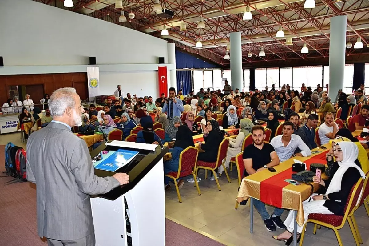 HRÜ Rektörü Çelik, yabancı öğrencilerle buluştu