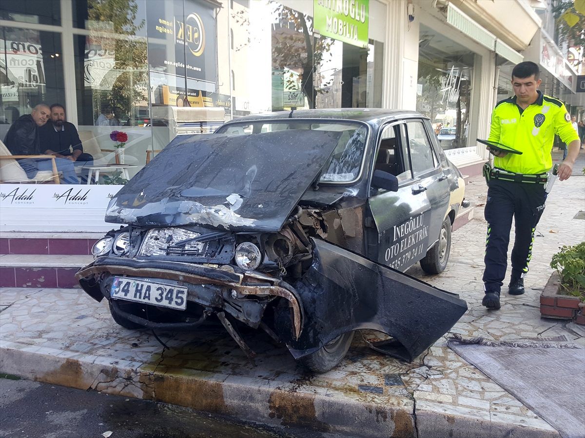İnegöl\'de trafik kazası: 1 yaralı