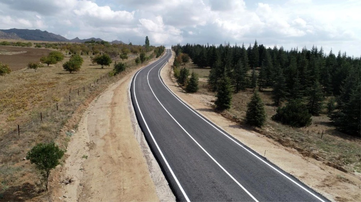 Kaman ilçesi Ömerhacılı Köyü, yol yapım çalışmaları tamamlandı