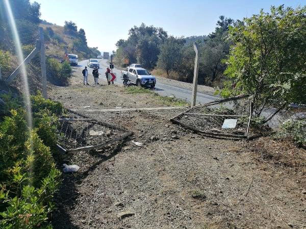 Kamyonet, konteyner eve daldı