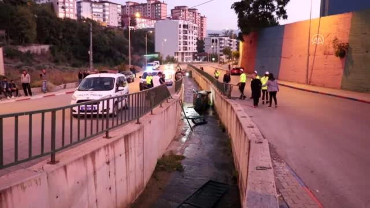 Kanala düşen otomobilin sürücüsü yaralandı