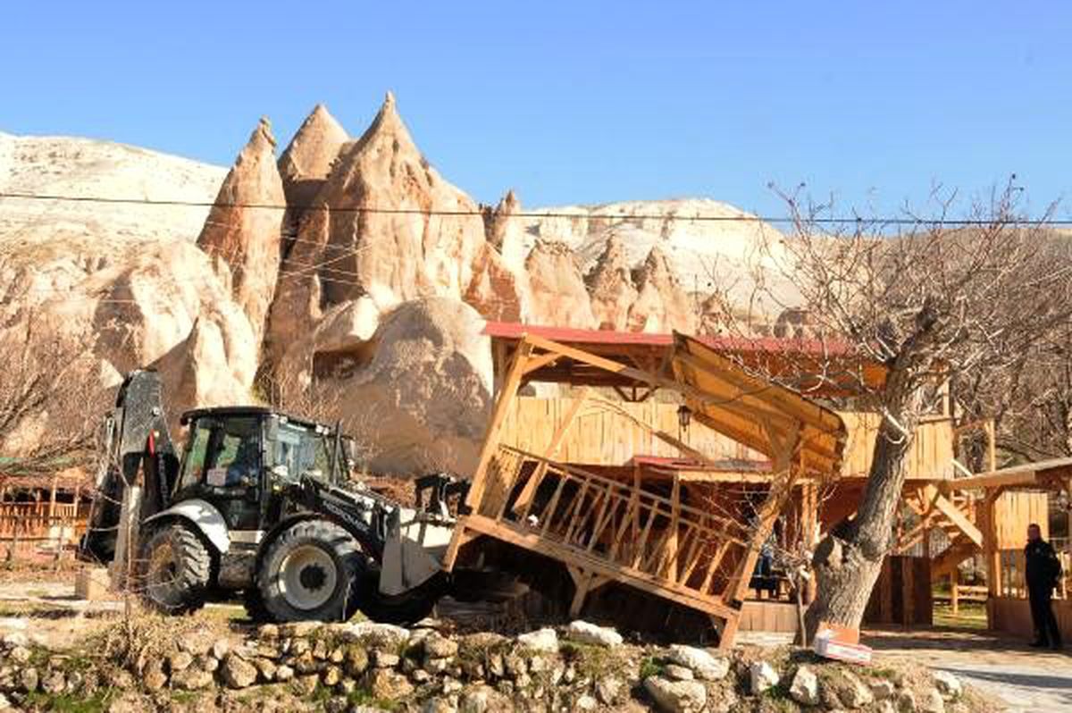 Kapadokya\'da 157 kaçak yapı yıkıldı