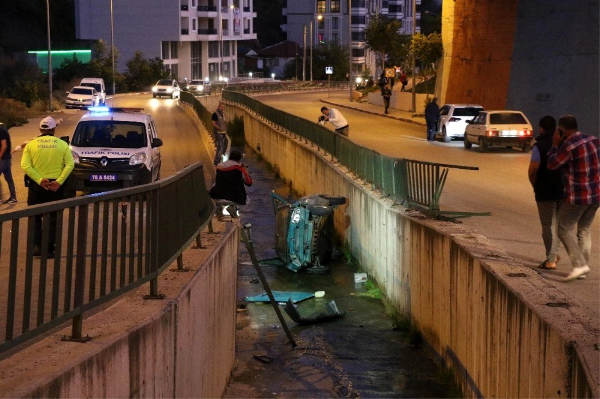 Karabük\'te otomobil su kanalına düştü: 1 yaralı