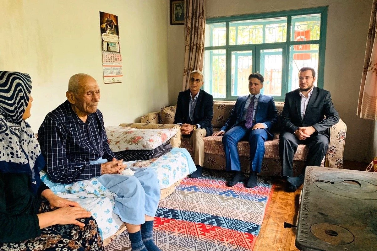 Kaymakam Erdoğan\'dan Kore gazisi Mehmet Çoban\'a ziyaret